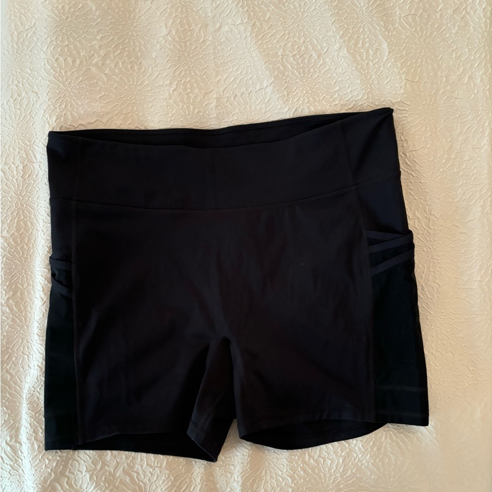 Fabletics Trinity Mid Rise Pocket Shorts
